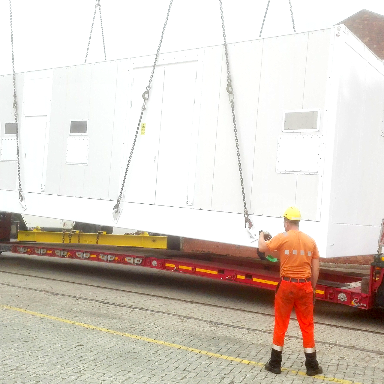 Cargo handling in the port, loading/discharging containers and vessels